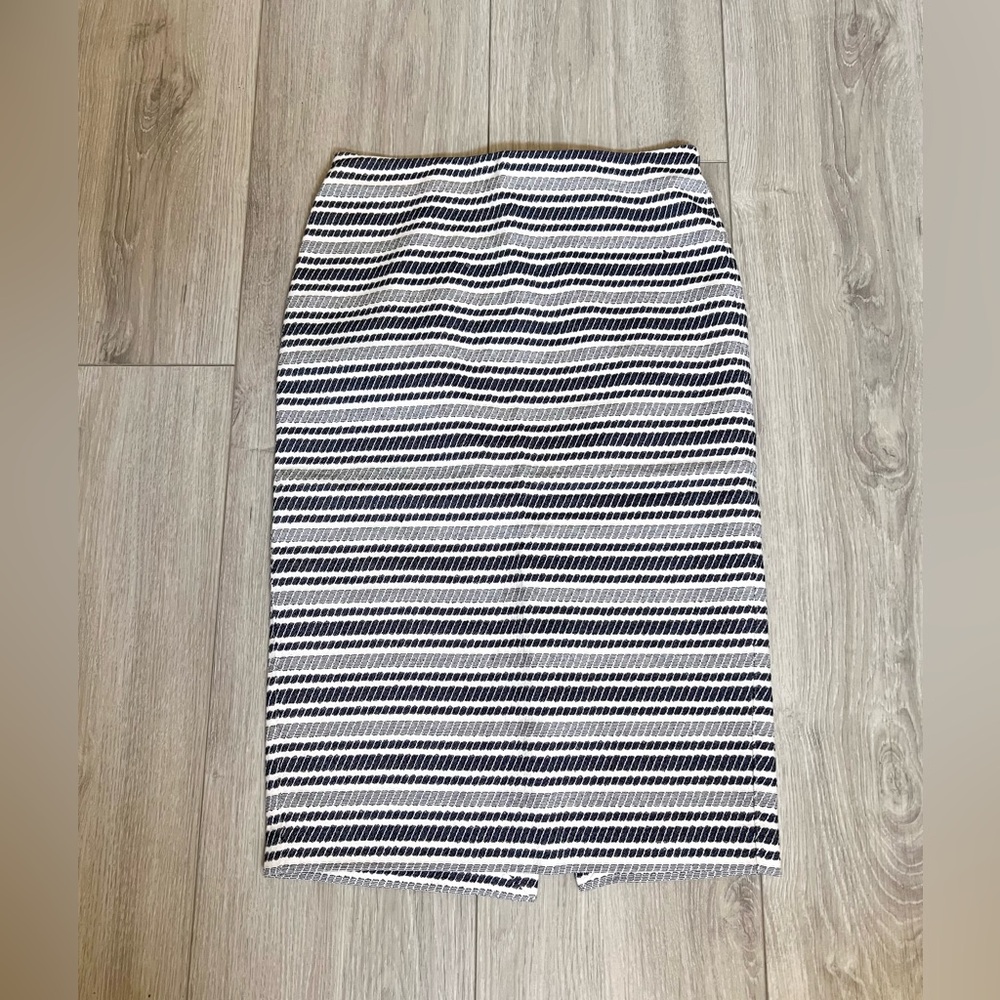 (New) Ann Taylor Pencil Skirt, size 2